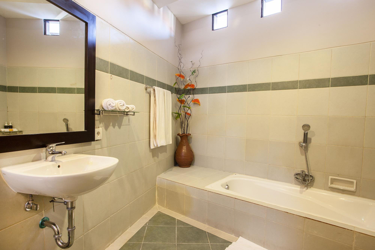 Bathroom 4, Villa Tukad Alit, Badung