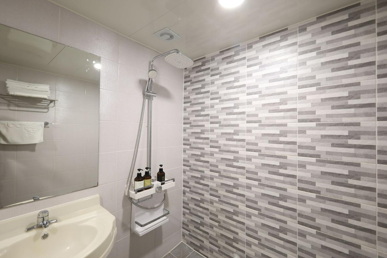 Bathroom, JB Plus Hotel, Haeundae