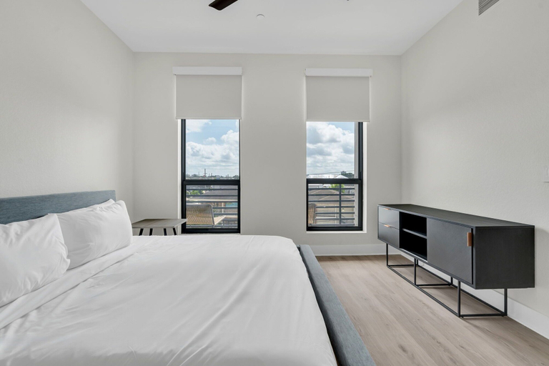 Room 1, Latitude Apartments, Jefferson