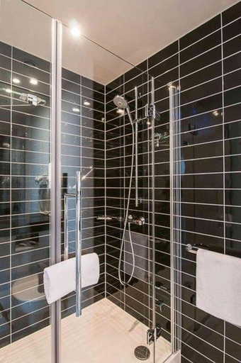 Bathroom 3, Premier Inn Heidelberg City Centre, Heidelberg
