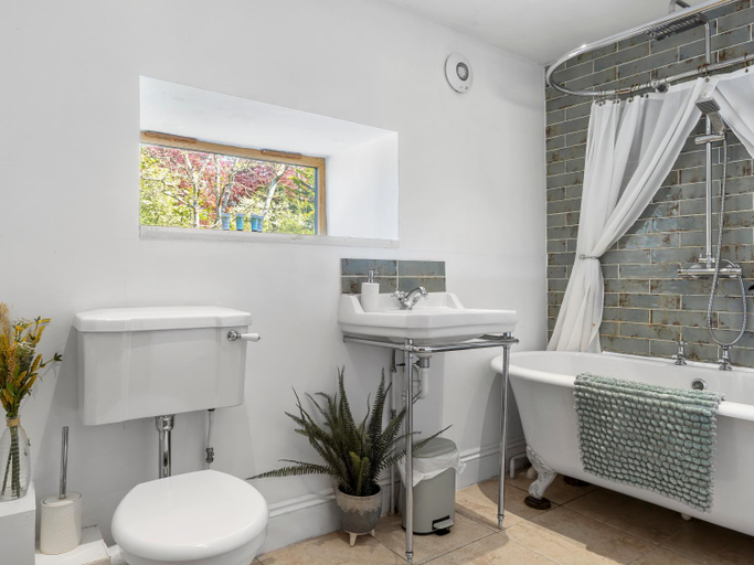 Bathroom 3, Hole House Farm, Cumbria