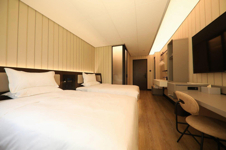 Bedroom 2, Hanting Hotel Shanghai Xujiahui Caobao Road Metro Station, Shanghai