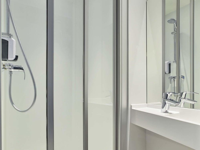 Bathroom 5, hotelF1 Geneve Aeroport Ferney Voltaire, Ain