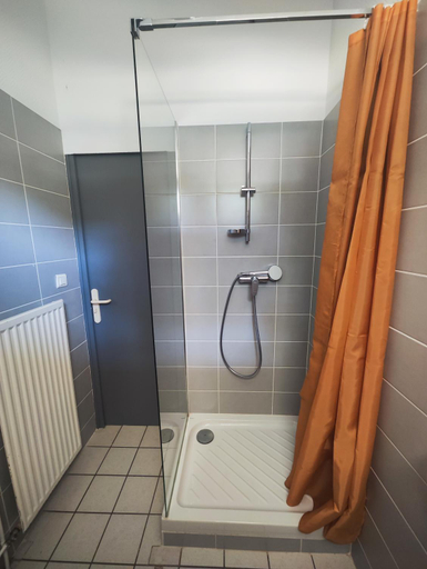 Bathroom 4, Aux Portes des Monts d'Aubrac, Aveyron