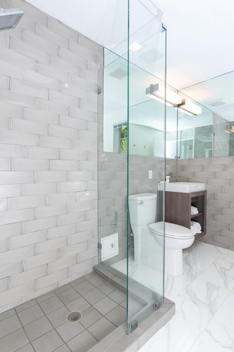 Bathroom 3, Luxuri Suites, Miami-Dade