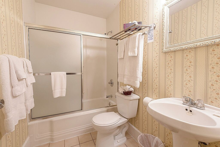 Bathroom 4, St. Martins Country Inn, Saint John