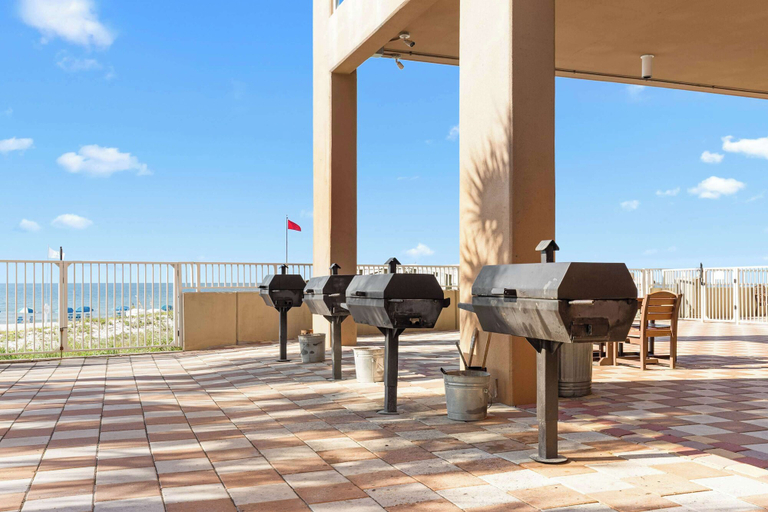 BBQ/picnic area, Beachfront 3-bedroom Condo on 15th Floor Balcony, Lazy River, Jacuzzis, Baldwin