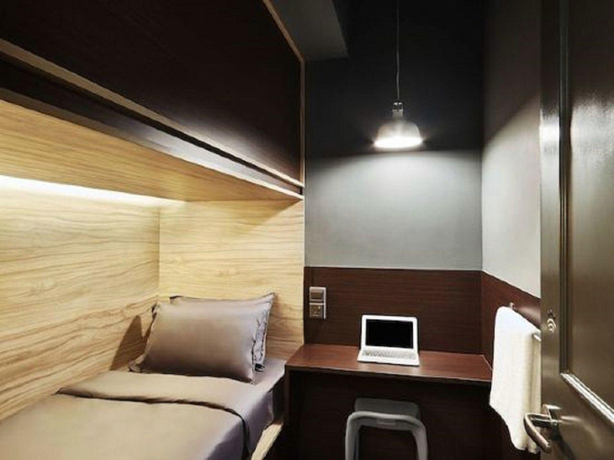 Bedroom 2, The Pod @ Beach Road Boutique Capsule Hotel, Singapura