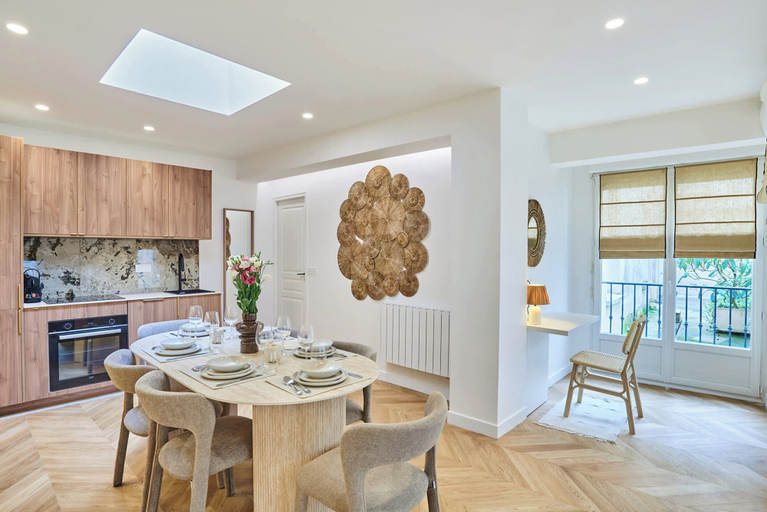 Dining 4, Charming Apartment - Canal Saint-martin, Paris