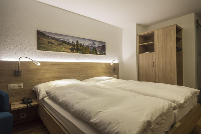 Bedroom 2, Hotel Matterhorn Inn, Visp