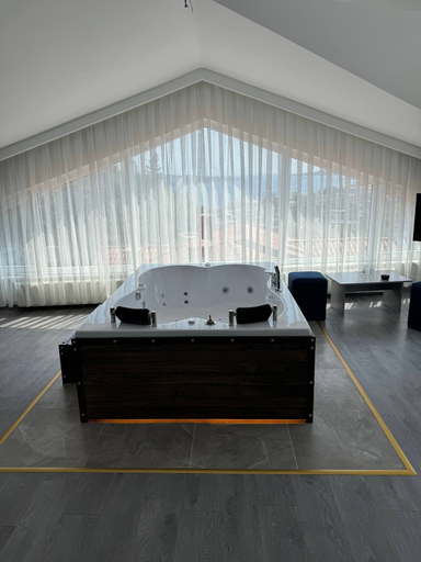 Room 4, Refletion of the Bosphorus, Beşiktaş