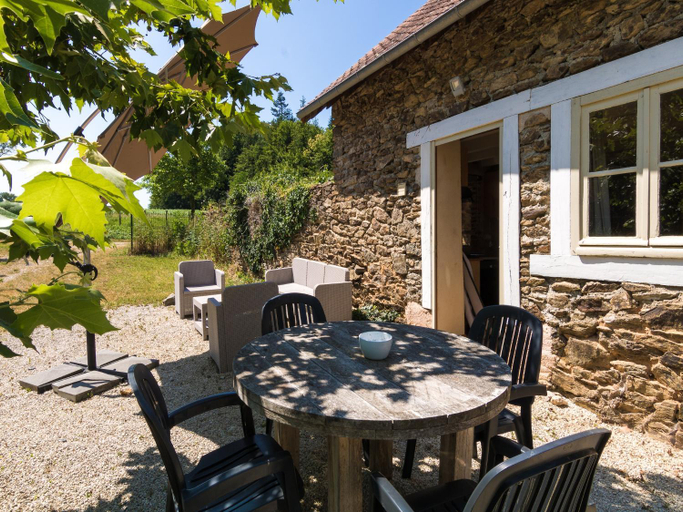 Balcony/terrace, Romantic stay in a medieval castle with pool and restaurant among others, Dordogne