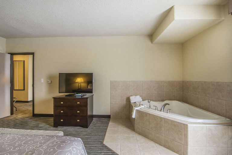 Bathroom 4, Quality Inn & Suites Yorkton, Division No. 9