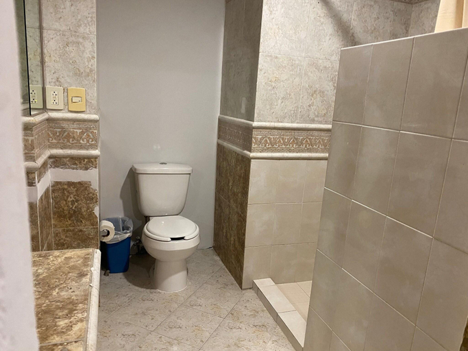 Bathroom 5, Grand Royal Tampico, Altamira