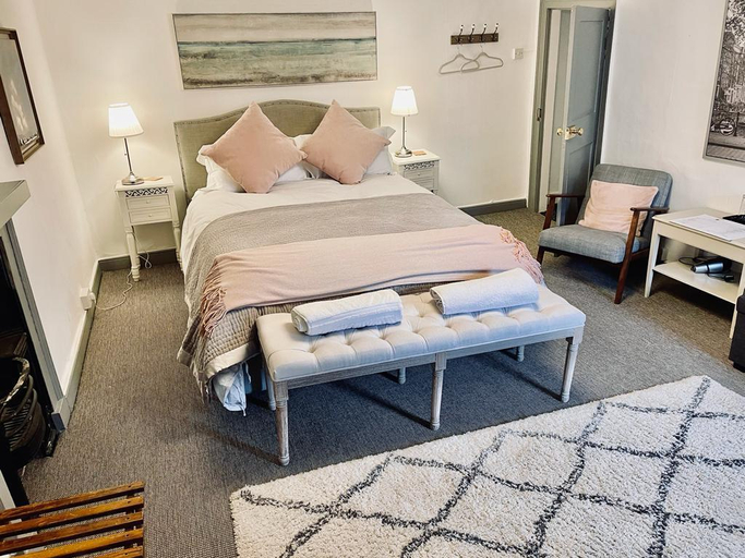 Bedroom 2, Griffin Inn, Lincolnshire