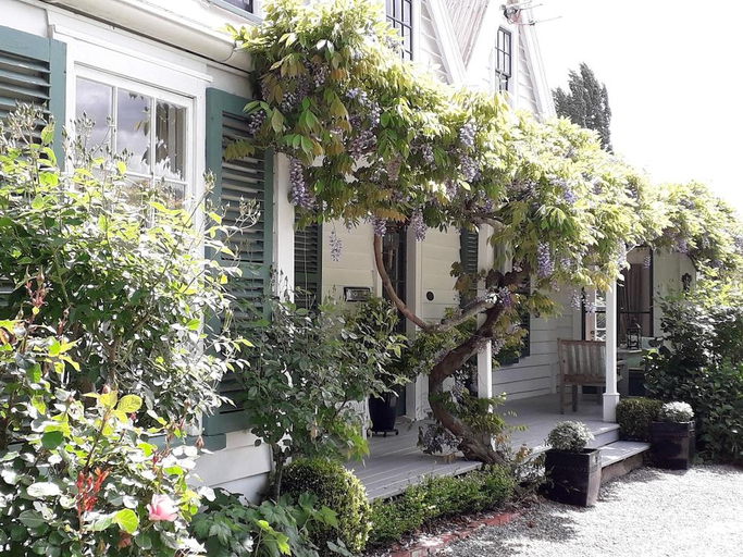 Others 4, Marlborough B & B, Marlborough