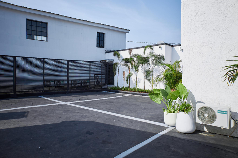 Parking lot, THE HENDON HOUSE, Eti-Osa