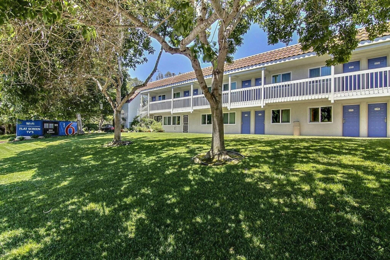Exterior & Views 2, Motel 6 Santa Barbara Carpinteria South, Santa Barbara