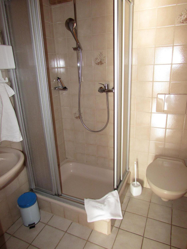 Bathroom 2, Biererhof, Traunstein