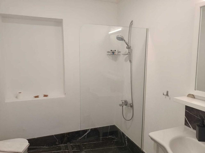 Bathroom 4, House of Good Things, Antalya