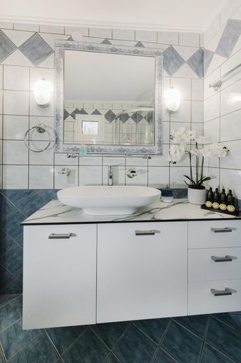 Bathroom 1, VillaNoelia, Crete