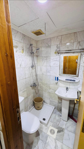 Bathroom 5, Lulwa Al Iman, Makkah