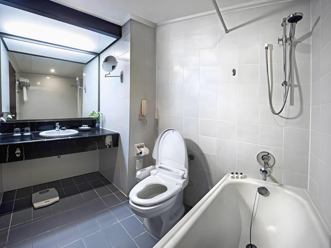 Bathroom 3, Arawana Express Phromphong, Wattana