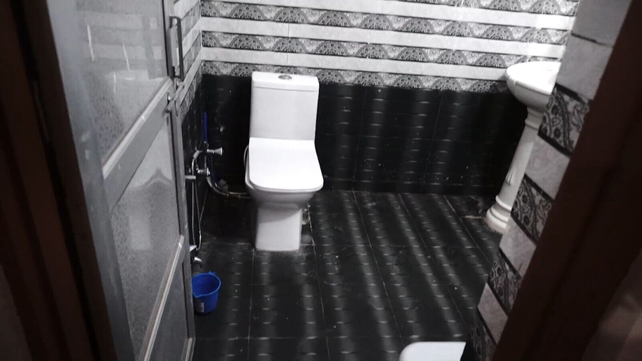 Bathroom 5, Shyam Luxurious Huts & Guest House, Sikar