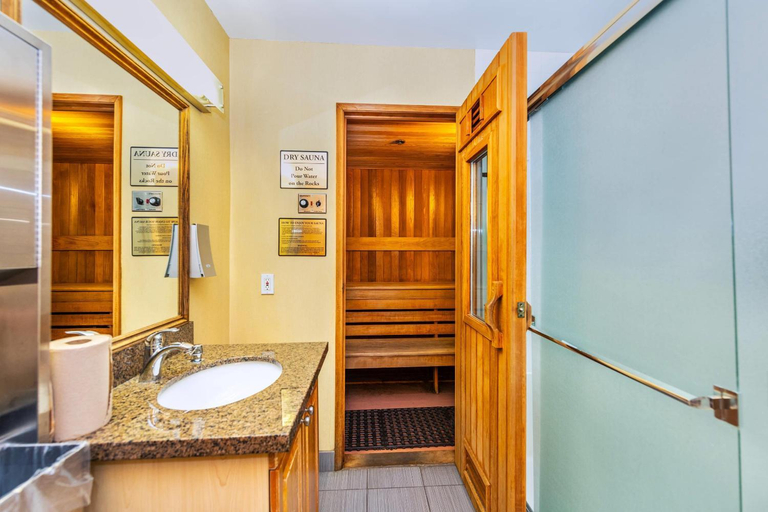 Bathroom, Grand Park Hotel & Suites Downtown Vancouver, an Ascend Collection Hotel, Greater Vancouver