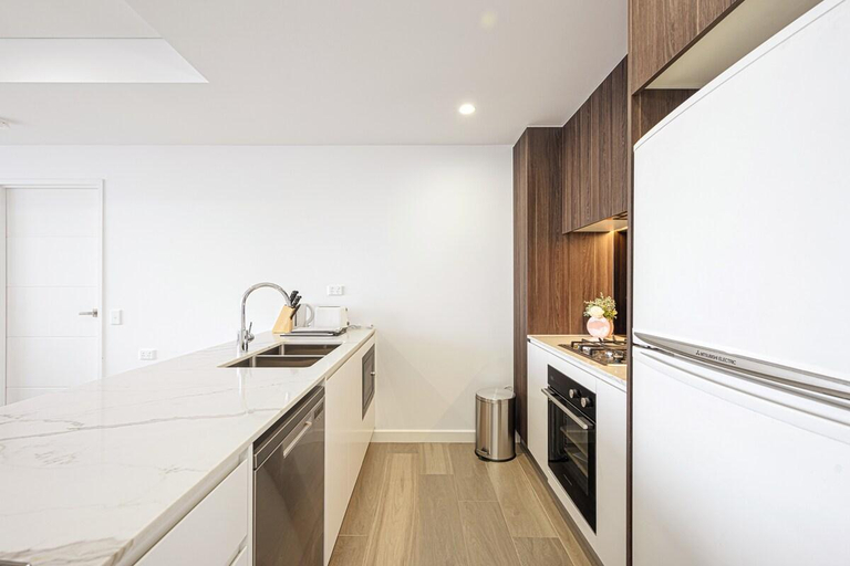 Others 2, Liverpool Brand new 2 Br Apt City View + Parking, Liverpool - East