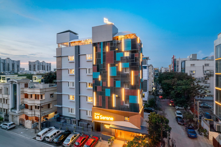 Exterior & Views