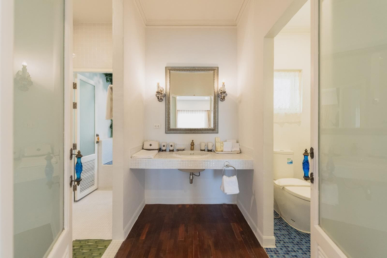 Bathroom 4, The Cathay Resort Chiang Mai, San Sai