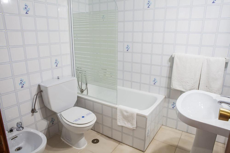 Bathroom 4, Hotel Tres Jotas Conil, Cádiz
