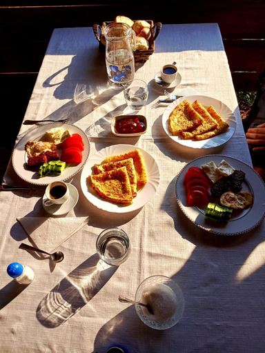 Food & Drinks 5, Bujtina Selimaj