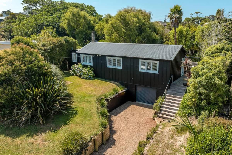 Exterior & Views 2, Tahatai Cottage with Spa Pool - Oneroa, Auckland