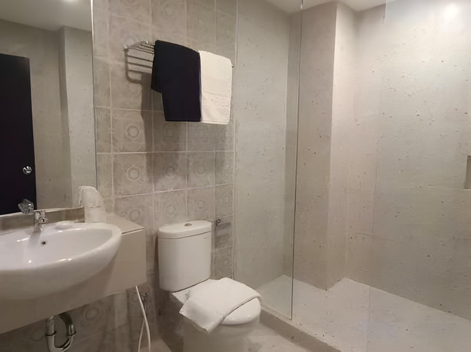 bathroom 8