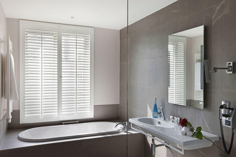Bathroom 4, Martin's Klooster, Vlaams Brabant