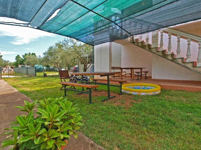 Garden, Cozy apartment in Peroj, Vodnjan