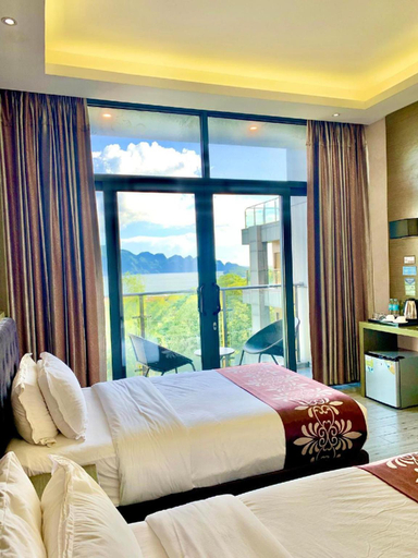 Bedroom 2, Vienna Hotel, Coron