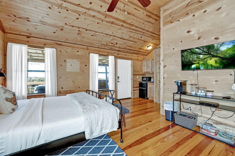 Bedroom 2, Mesquite Cabin with Hot Tub & Hill Country Views, Gillespie