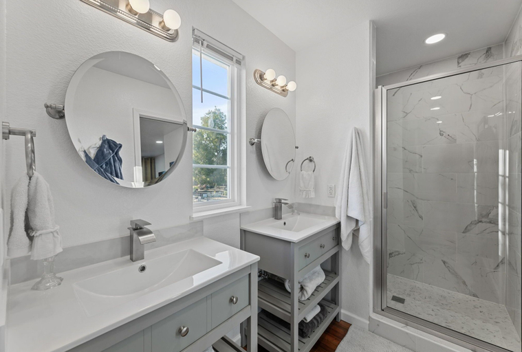 Bathroom 2, Brand New - Romantic 1BR Chateau on 5 Acres Near Samsung in Taylor, Williamson