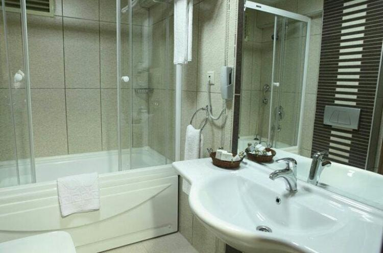 Bathroom 4, SARR TAC MAHAL HOTEl, Çankaya