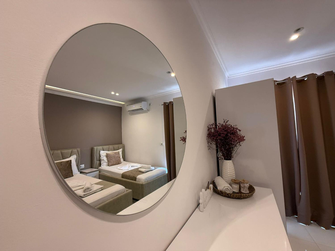Bathroom 5, Niko Apartments Room 2, Sarandës