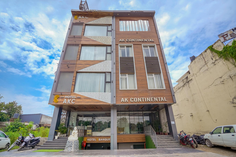 Exterior & Views