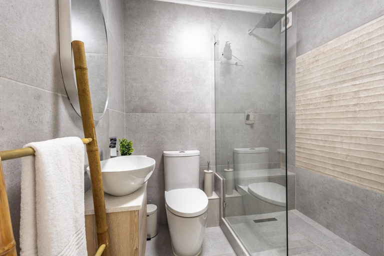 Bathroom 3, Chakas Cove Apartments, iLembe