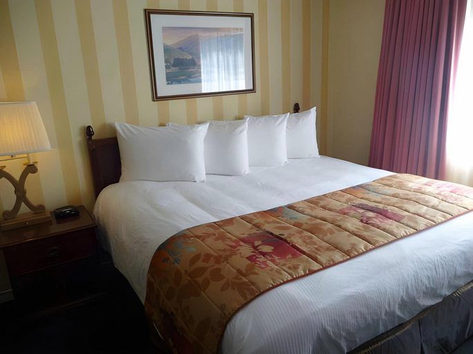 Bedroom 4, Arbutus Inn, Capital