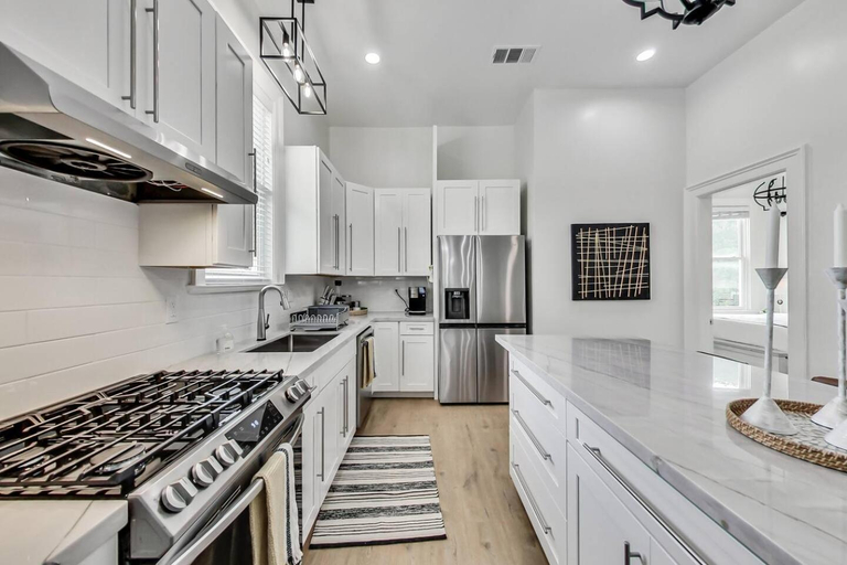 Others 2, West Oakland Charm 5br4ba AC WD, Alameda