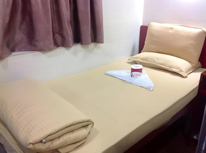 Bedroom 3, New Yan Yan Guest House reception 9th floor Flat E4 E6, Kowloon