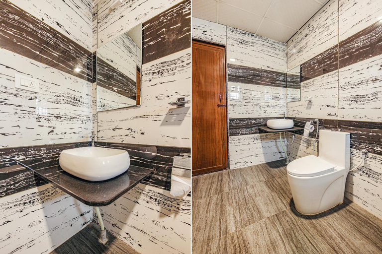 Bathroom, SG5 INN SUITES, Bangalore