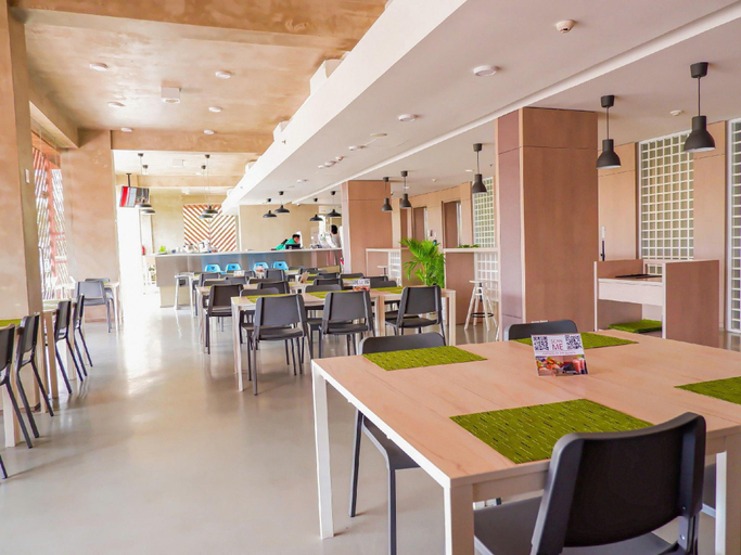 Food & Drinks 4, Swiss-Belexpress Cilegon, Cilegon